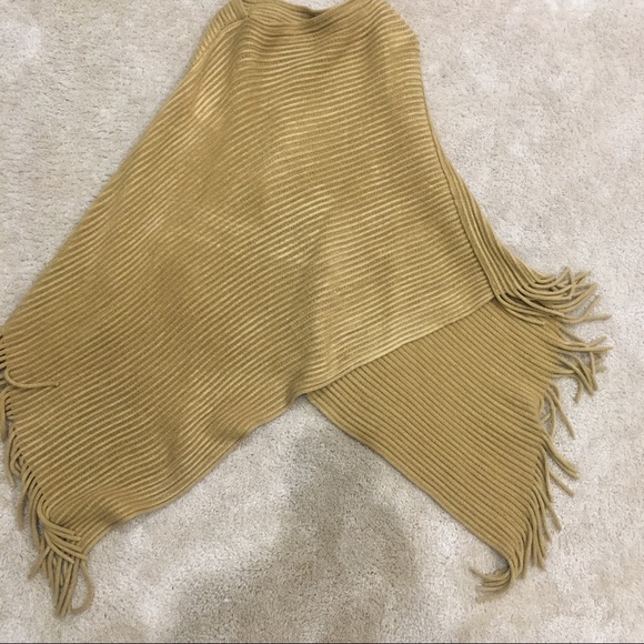 V.FRAAS Knitted Poncho Cape With Fringes - Picture 2 of 2